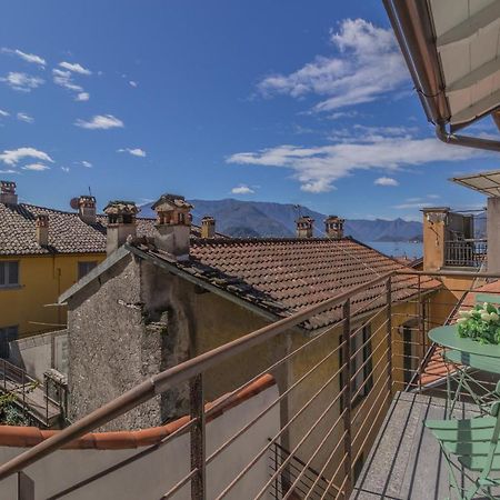 La Terrazza Di Marta Διαμέρισμα Βαρένα Εξωτερικό φωτογραφία
